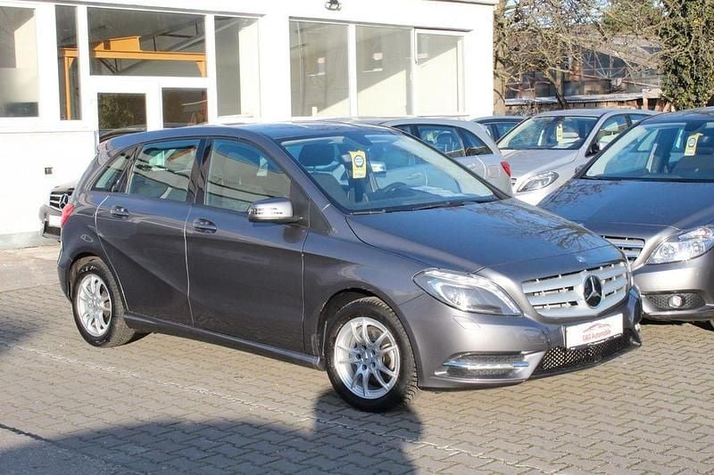Gebraucht Mercedes B180 122 PS (89 kW) 2014 Grau Van / Kleinbus