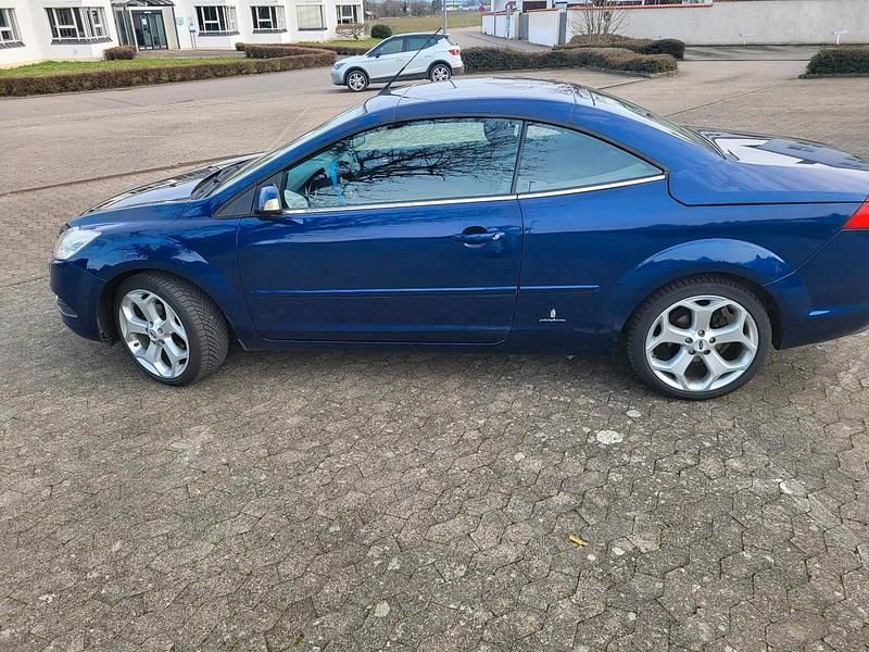 Gebraucht Ford Focus Cabriolet 101 PS (74 kW) 2008 Blau Cabrio