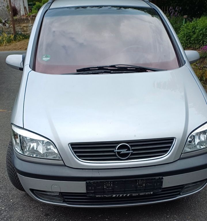 Silber Gebraucht 2002 Opel Zafira Comfort Van / Kleinbus | 1.975 € (Fairer Preis) - Bild 1/4