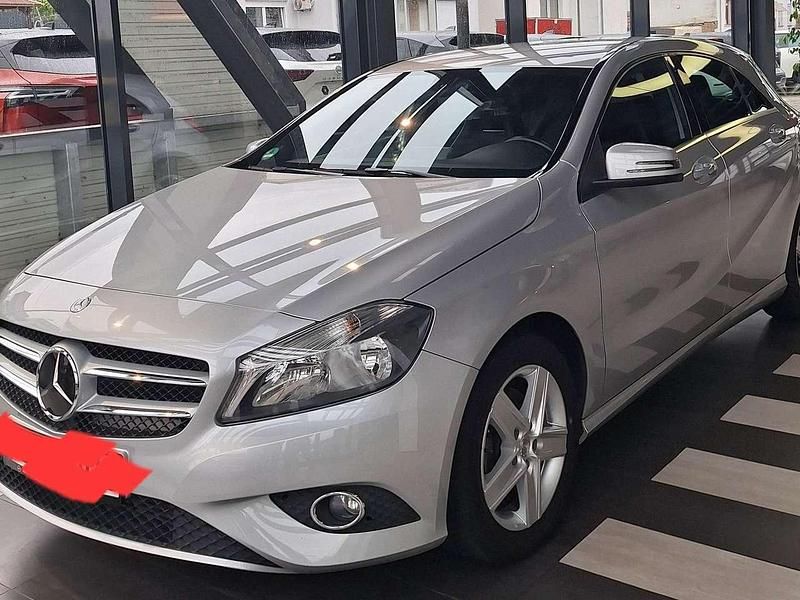 Silber Gebraucht 2014 Mercedes A180 Style Limousine | 12.500 € (Fairer Preis) - Bild 1/2
