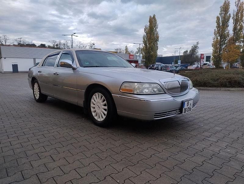 Grau Gebraucht 2003 Lincoln Town Car Limousine | 10.990 € - Bild 1/4
