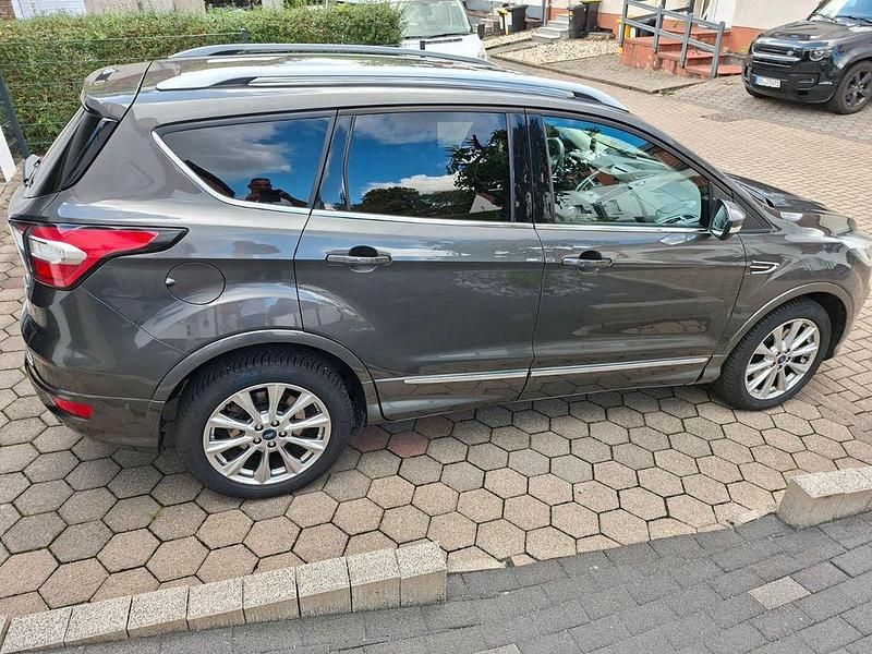 Grau Gebraucht 2019 Ford Kuga Vignale SUV | 15.950 € (Guter Preis) - Bild 1/4