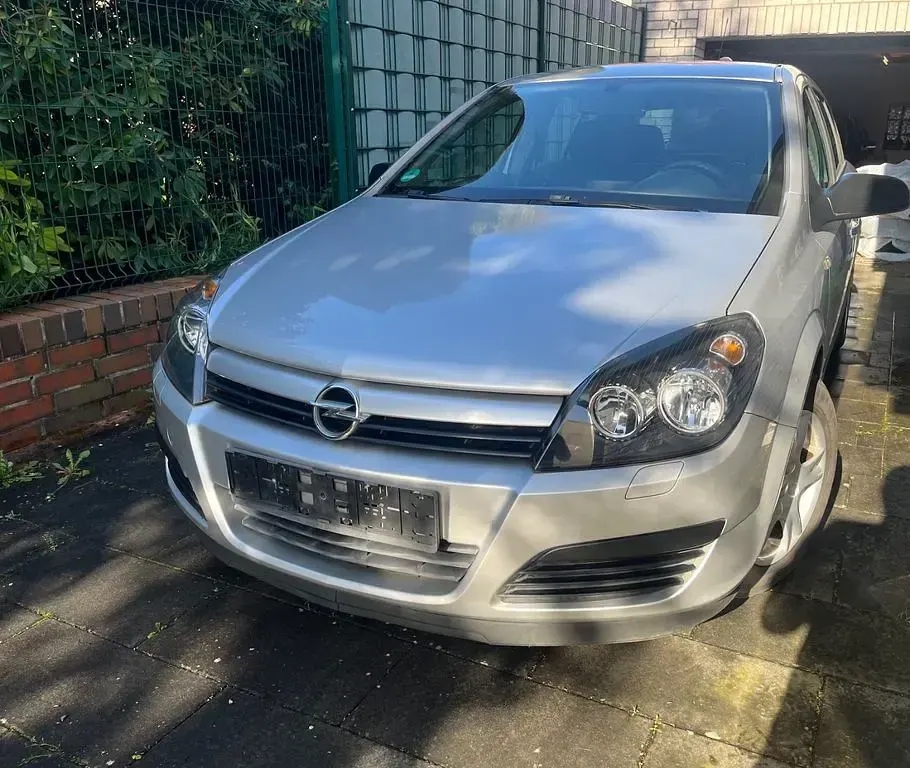 Second-hand Opel Astra 90 CP (66 kW) 2004 Argintiu Berlinǎ
