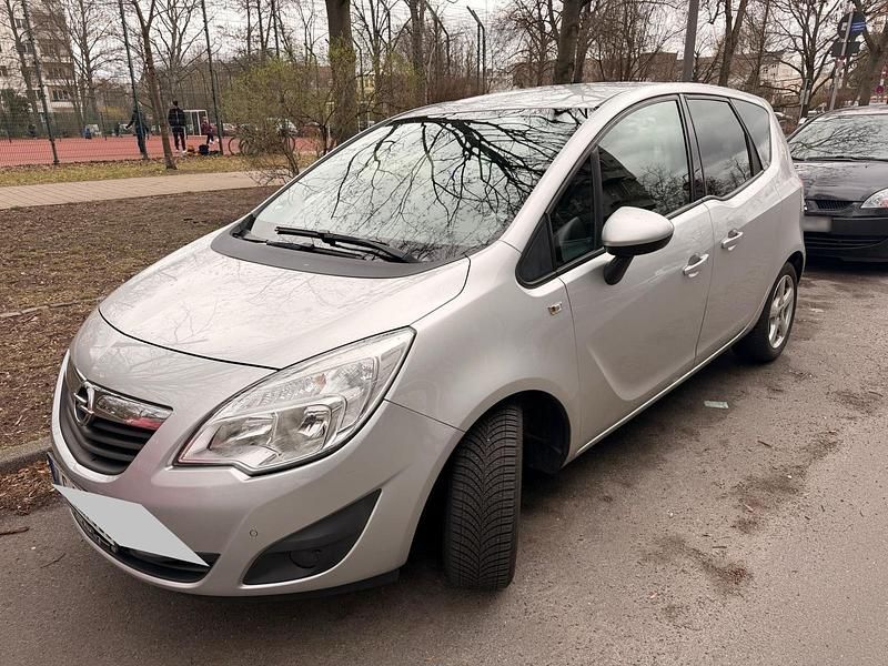 Gebraucht Opel Meriva 101 PS (74 kW) 2011 Silber Van / Kleinbus