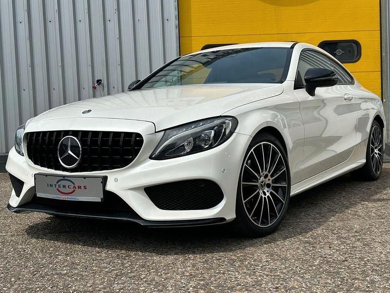 Weiß Gebraucht 2017 Mercedes C180 AMG line Coupé | 17.900 € (Fairer Preis) - Bild 1/4