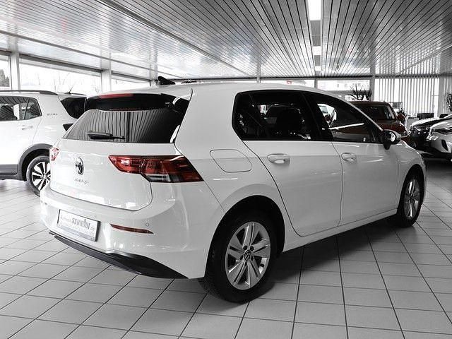 Second-hand VW Golf VIII R 131 CP (96 kW) 2023 Alb Hatchback