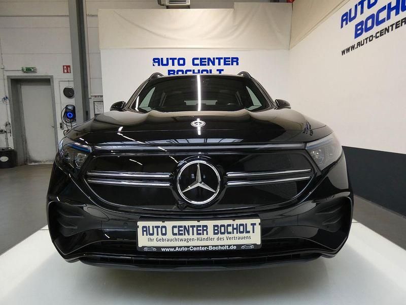 Kosmosschwarz Gebraucht 2022 Mercedes EQB350 AMG line SUV | 30.900 € - Bild 1/4