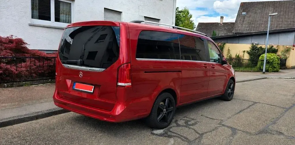 Gebraucht Mercedes V220 Avantgarde Edition 163 PS (119 kW) 2022 Rot Van / Kleinbus