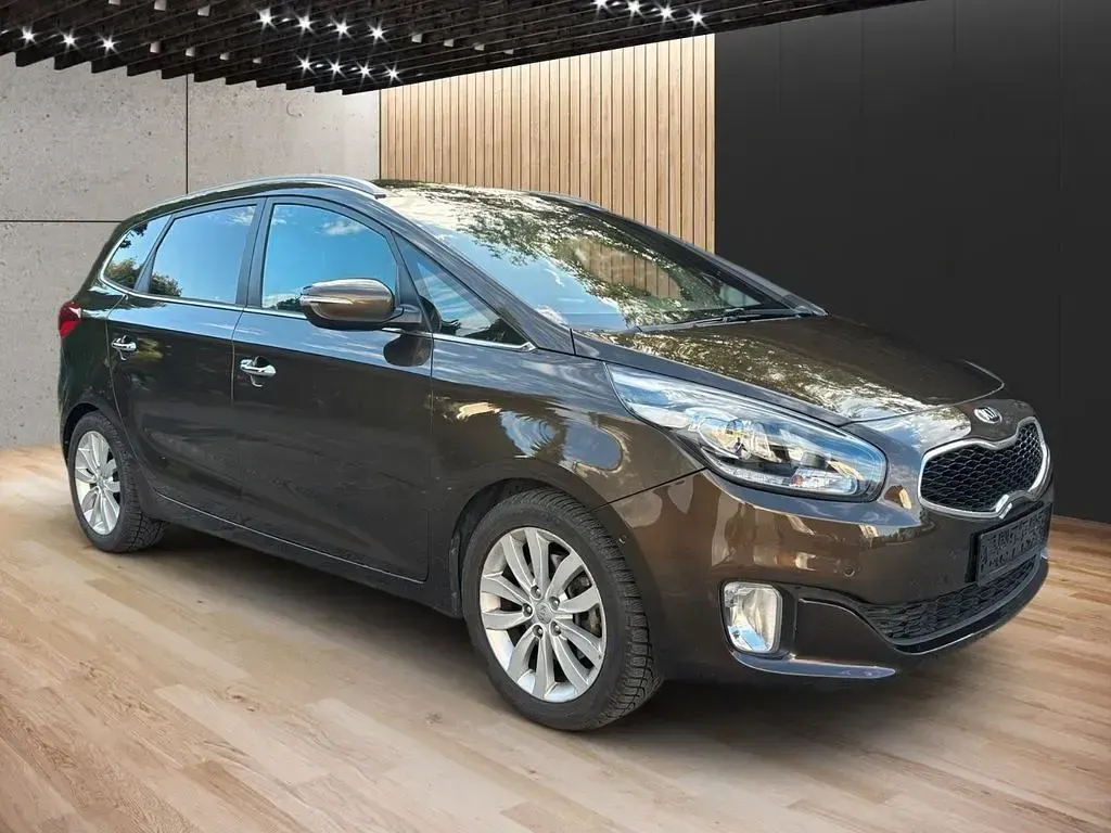 Używany Kia Carens 141 KM (103 kW) 2016 Brązowy Minivan