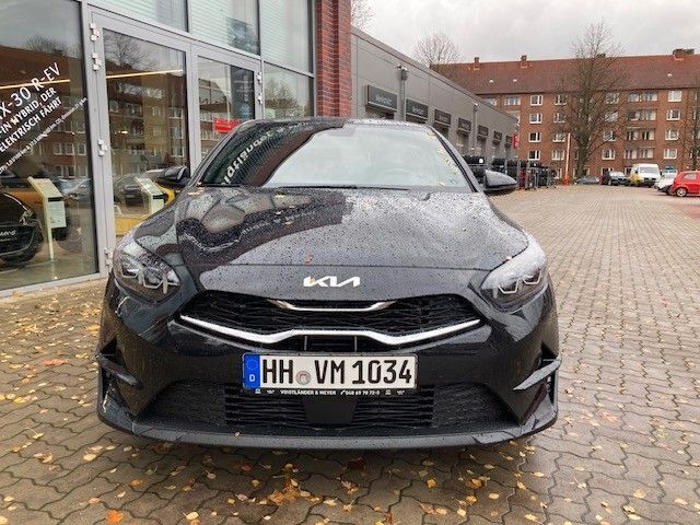 Gebraucht Kia Ceed 120 PS (88 kW) 2023 Schwarz Kleinwagen