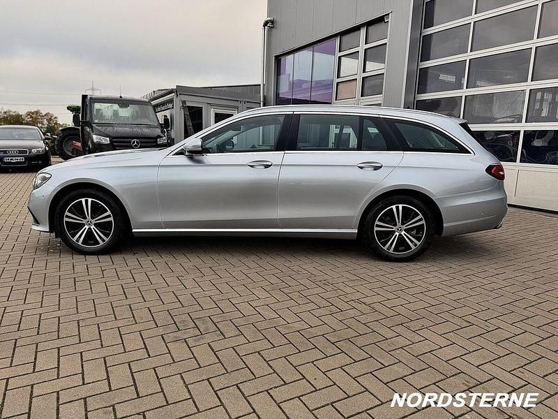 Gebraucht Mercedes E220 Avantgarde 200 PS (147 kW) 2022 Lack hightechsilber Kombi