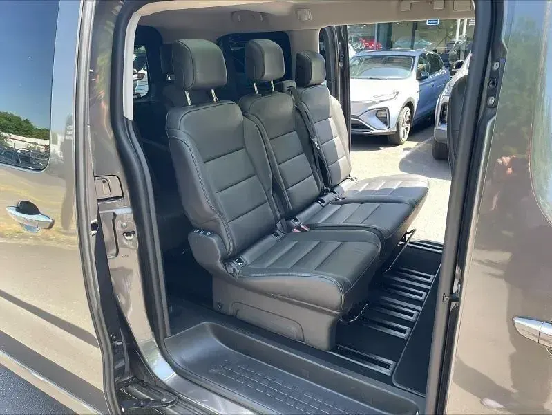 Gebraucht Peugeot Traveller Allure 177 PS (130 kW) 2020 Grau Van / Kleinbus