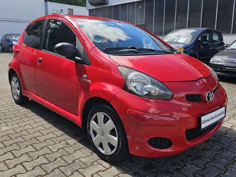 Rot Gebraucht 2009 Toyota Aygo Cool Kleinwagen | 1.700 € (Guter Preis) - Bild 1/4