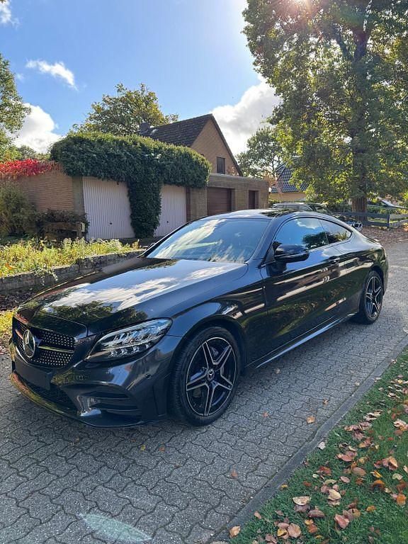 Grau Gebraucht 2023 Mercedes C180 AMG line Coupé | 34.000 € (Superpreis) - Bild 1/4