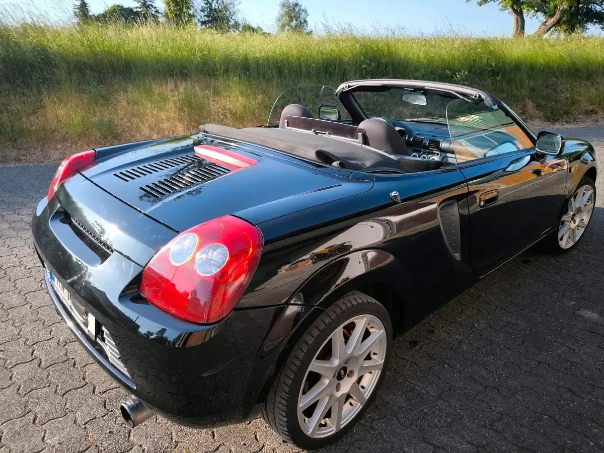 Gebraucht Toyota MR2 GT 140 PS (102 kW) 2000 Schwarz Cabrio