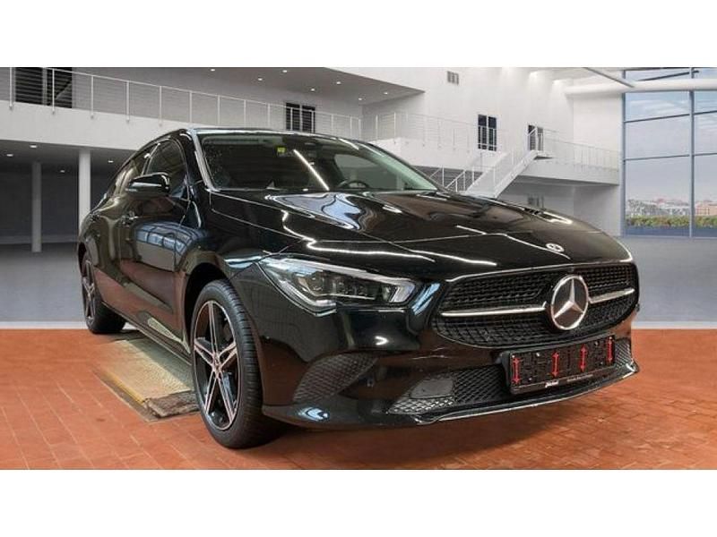 Schwarz Gebraucht 2021 Mercedes CLA250e Shooting Brake Kombi | 23.980 € (Superpreis) - Bild 1/3