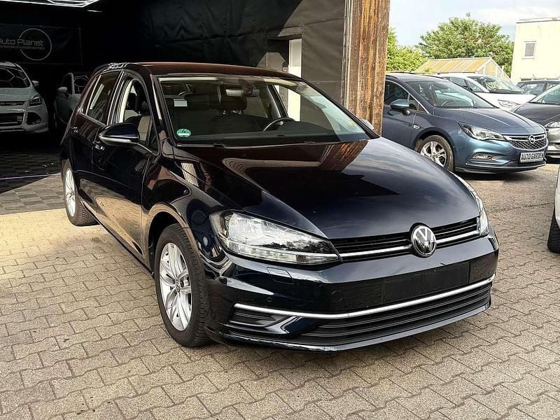 Blau Gebraucht 2017 VW Golf VII Comfortline Kleinwagen | 12.990 € (Guter Preis) - Bild 1/4