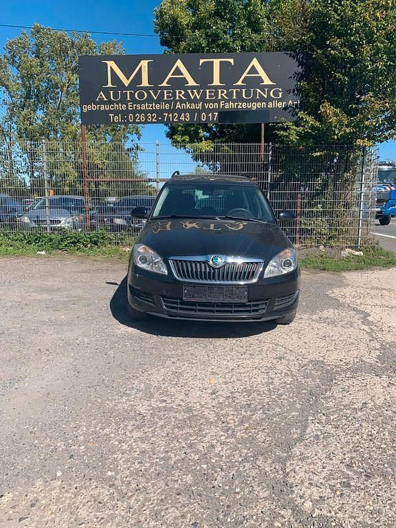 Schwarz Gebraucht 2011 Skoda Roomster Plus Edition Kombi | 1.890 € (Guter Preis) - Bild 1/4