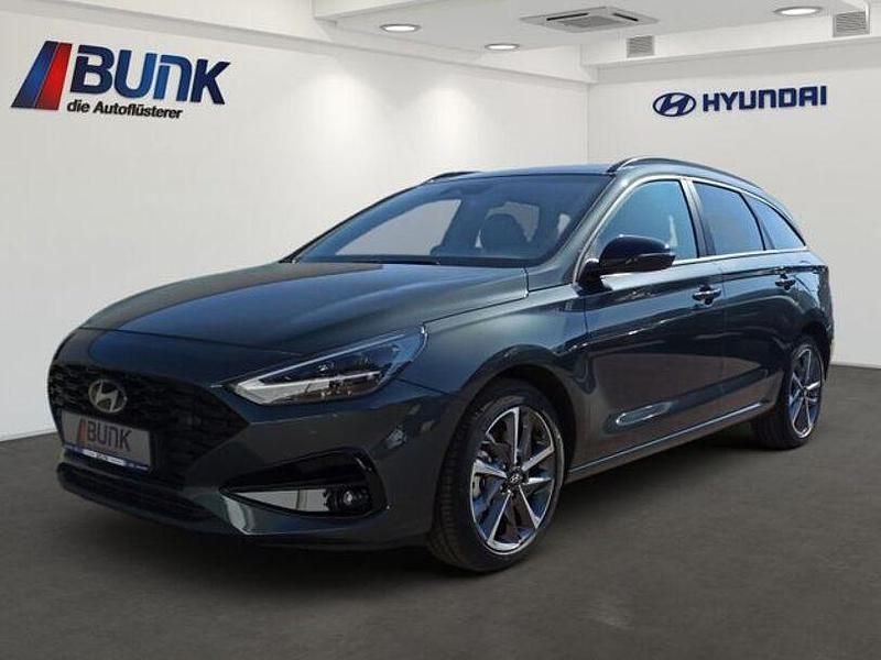 Cypress green Neu 2025 Hyundai i30 Advantage Limousine | 25.990 € (Etwas zu teuer) - Bild 1/4