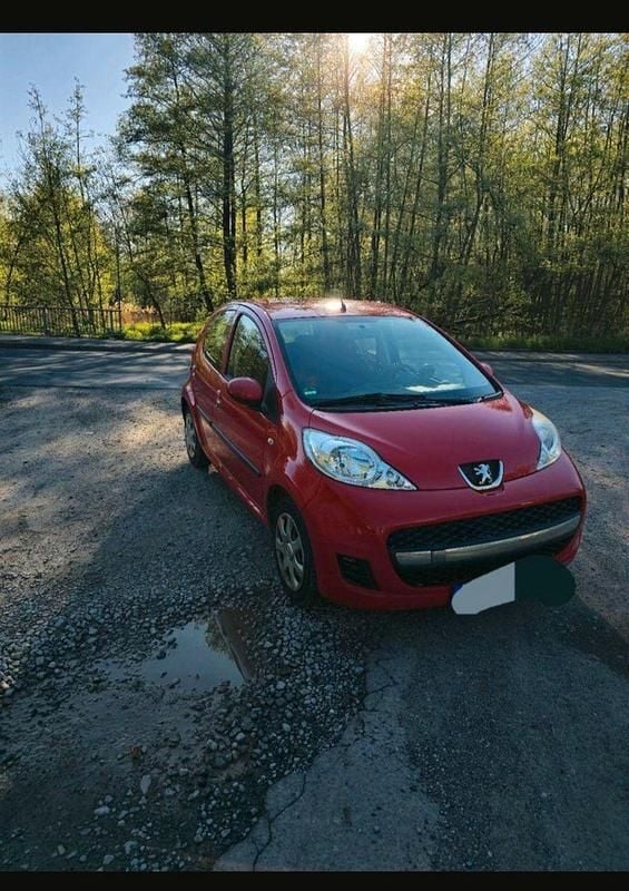Rot Gebraucht 2009 Peugeot 107 Kleinwagen | 1.300 € (Superpreis) - Bild 1/4