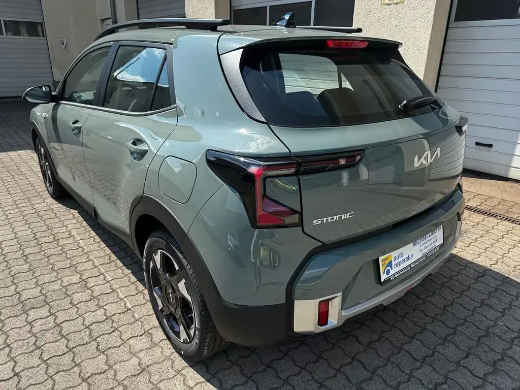 Neu Kia Stonic Comfort 101 PS (74 kW) 2026 (a2g) adventurous green s SUV