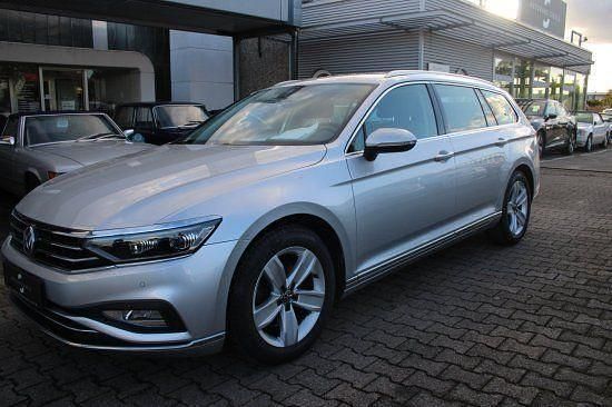 Gebraucht VW Passat Elegance 150 PS (110 kW) 2020 Reflexsilber Kombi