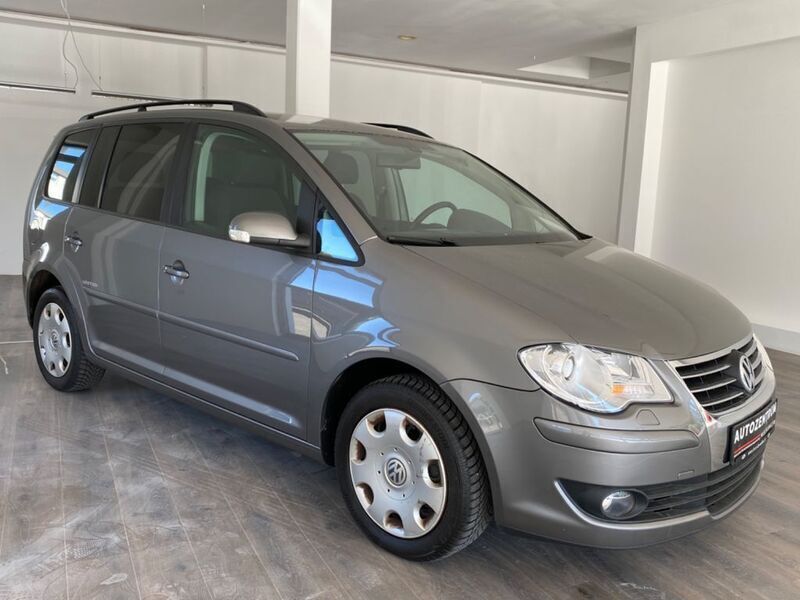 Grau Gebraucht 2009 VW Touran United Van / Kleinbus | 6.990 € (Etwas zu teuer) - Bild 1/4