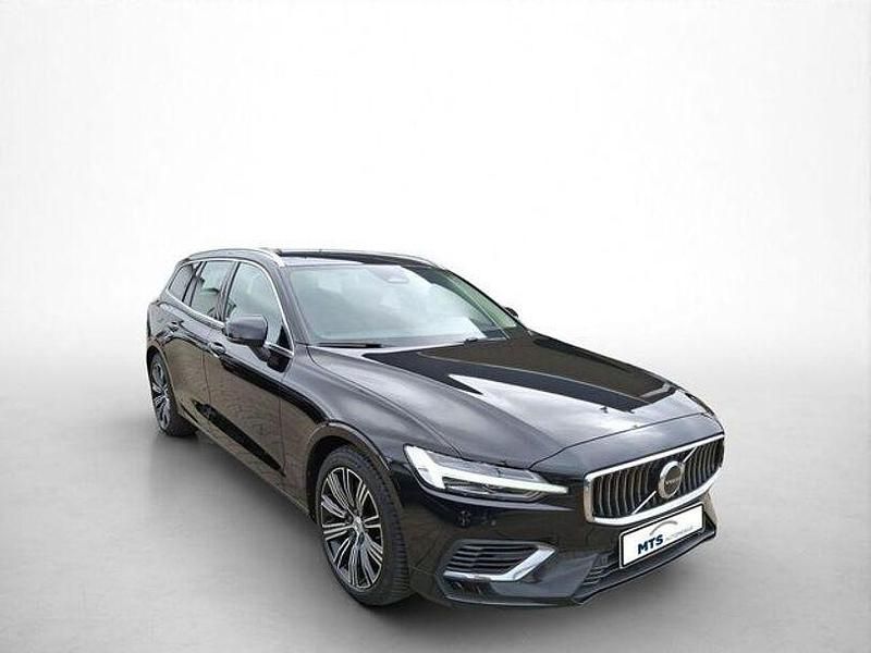 Gebraucht Volvo V60 Core 253 PS (186 kW) 2023 Schwarz Kombi