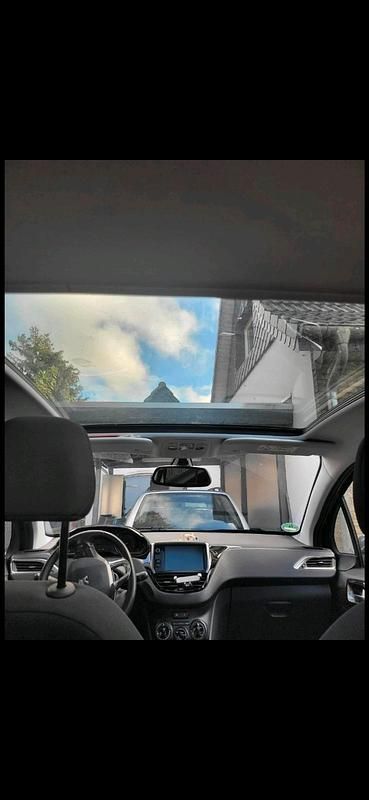 Schwarz Gebraucht 2017 Peugeot 208 Kleinwagen | 4.799 € (Guter Preis) - Bild 1/4