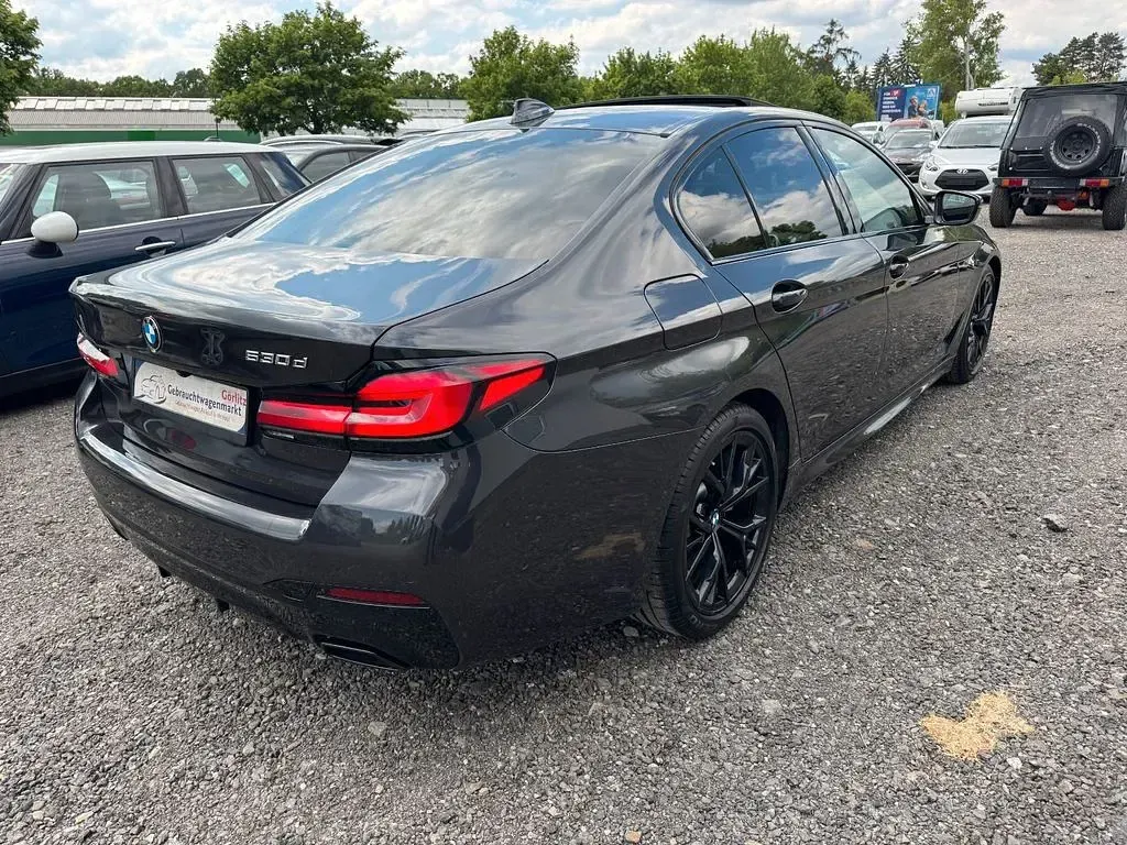 Gebraucht BMW 530 M Sport 286 PS (210 kW) 2023 Sophistograu Limousine
