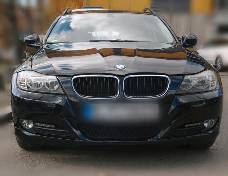 Gebraucht BMW 318 145 PS (106 kW) 2009 Schwarz Kombi