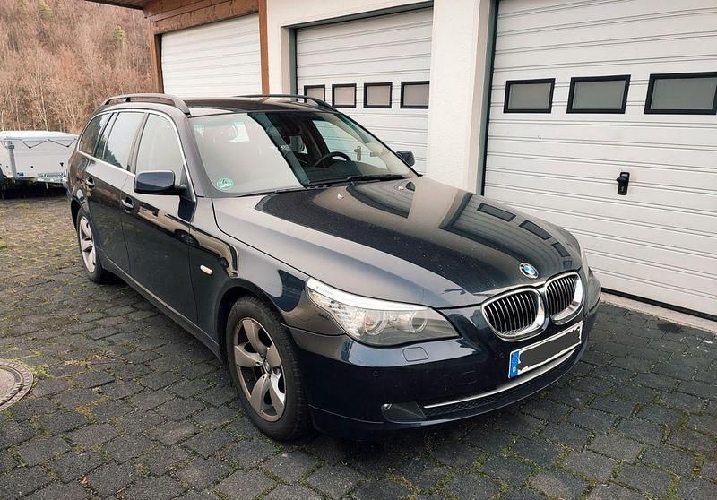 Blau Gebraucht 2008 BMW 523 Exclusive Kombi | 9.450 € (Etwas zu teuer) - Bild 1/4