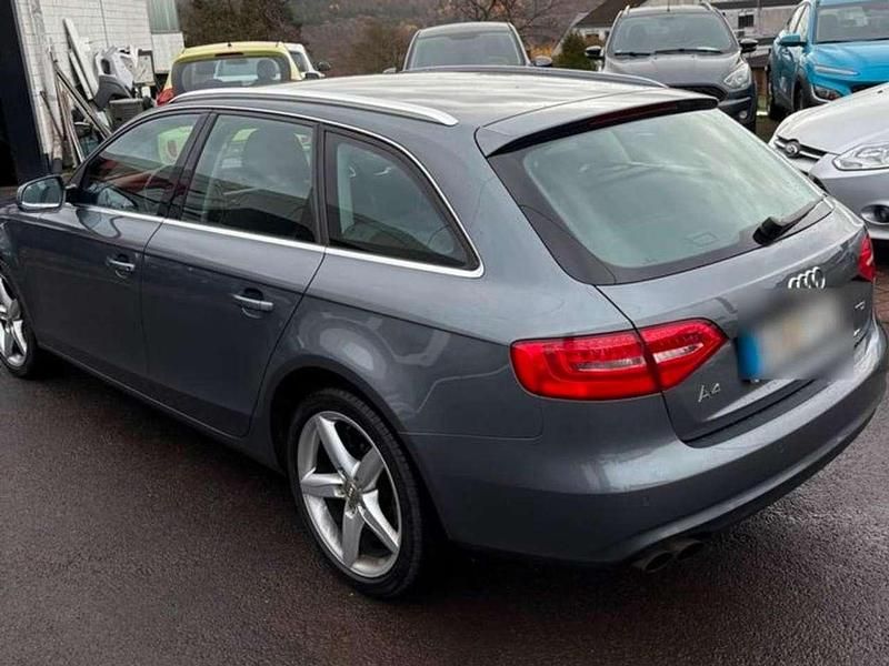 Gebraucht Audi A4 Attraction 143 PS (105 kW) 2012 Grau Kombi
