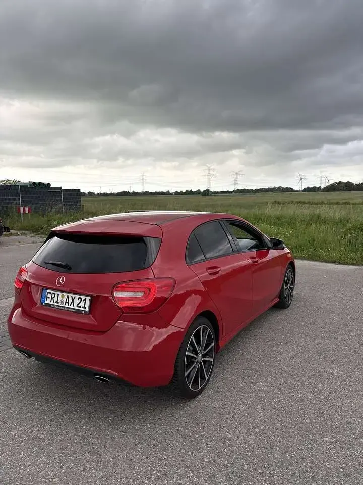 Gebraucht Mercedes A180 Style 122 PS (89 kW) 2014 Rot Limousine