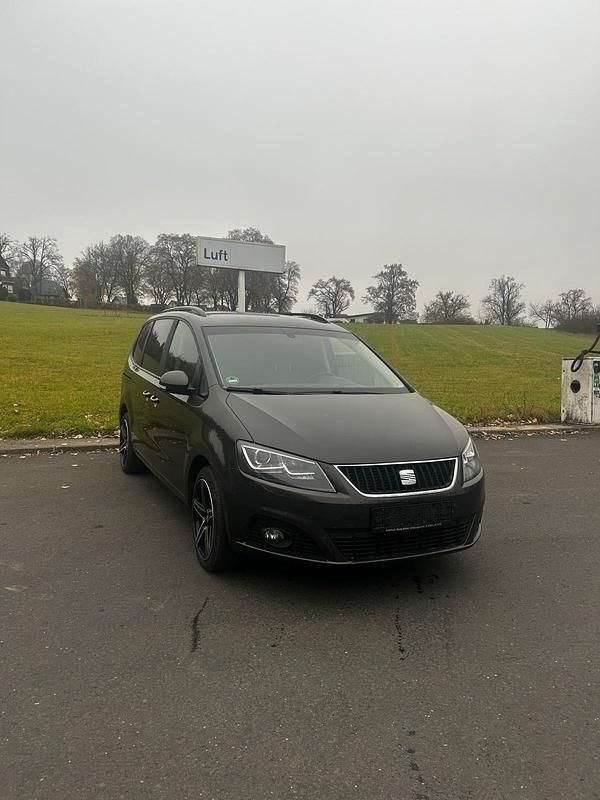 Braun Gebraucht 2015 Seat Alhambra Van / Kleinbus | 12.900 € (Superpreis) - Bild 1/4