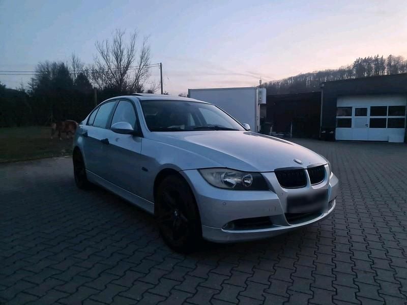 Gebraucht BMW 320 150 PS (110 kW) 2005 Silber Limousine