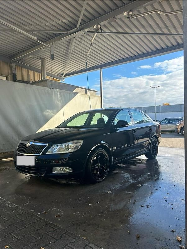 Schwarz Gebraucht 2010 Skoda Octavia Limousine | 4.800 € (Fairer Preis) - Bild 1/4