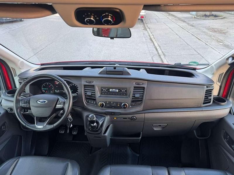 Używany Ford Transit Trend 105 KM (77 kW) 2021 Czerwony Kombi