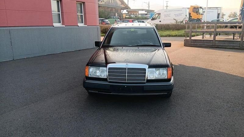 Gebraucht Mercedes 260 160 PS (117 kW) 1992 Schwarz Limousine