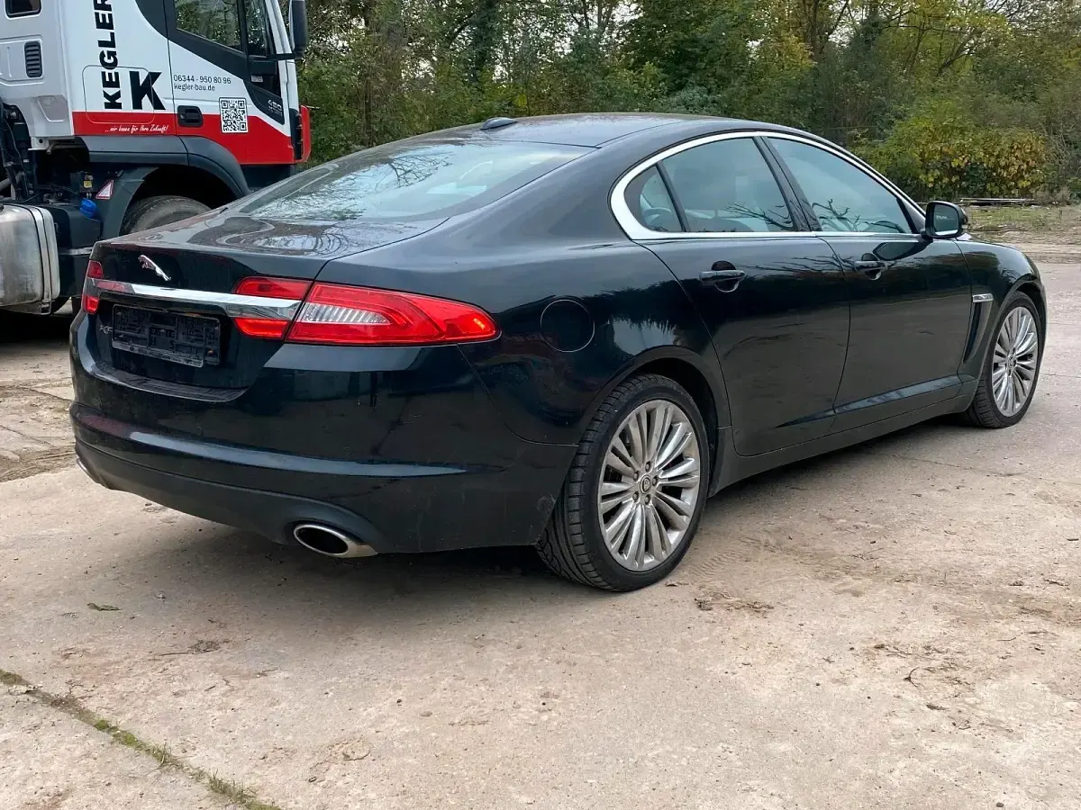 Gebraucht Jaguar XF 242 PS (177 kW) 2013 Schwarz Limousine