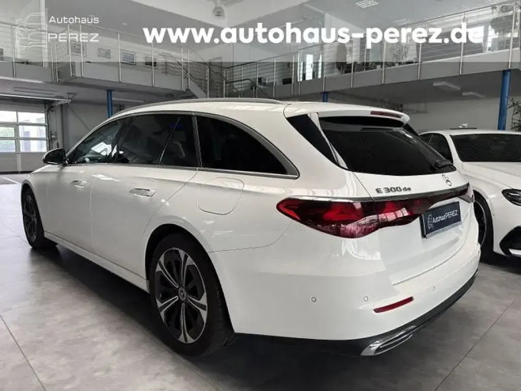 Gebraucht Mercedes 300 Avantgarde 197 PS (144 kW) 2024 Polarweiß (metallic) Kombi