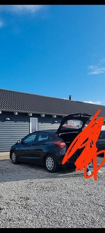 Schwarz Gebraucht 2012 Hyundai i30 Classic Limousine | 2.500 € (Superpreis) - Bild 1/3