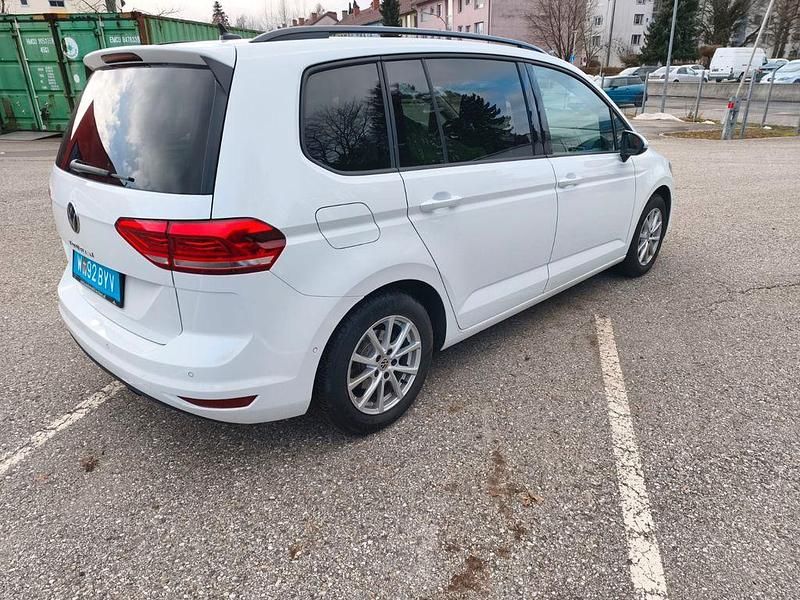 Gebraucht VW Touran 122 PS (89 kW) 2021 Weiß Van / Kleinbus