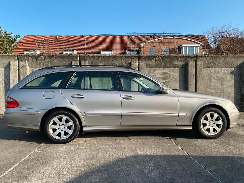 Gebraucht Mercedes E220 170 PS (125 kW) 2008 Grau Kombi