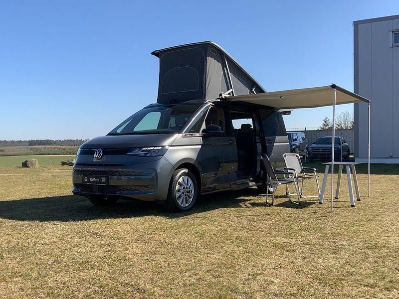 Neu VW California Beach 150 PS (110 kW) 2026 Grau Van