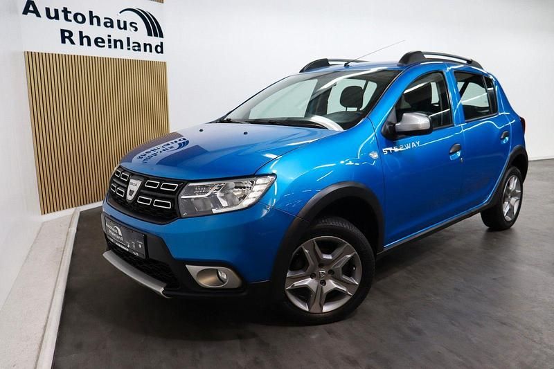 Blau Gebraucht 2016 Dacia Sandero Prestige Kleinwagen | 8.450 € (Fairer Preis) - Bild 1/3