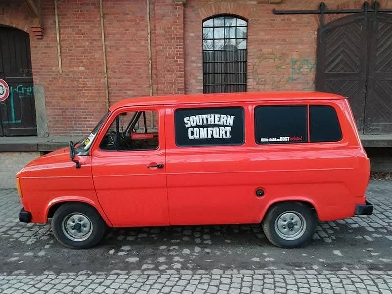 Second-hand Ford Transit 69 CP (50 kW) 1979 Roșu Monovolum