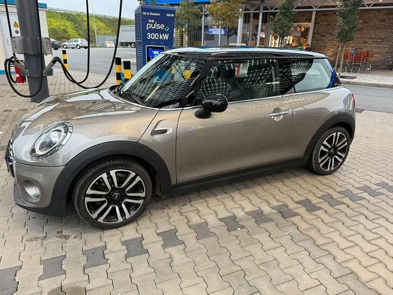 Silber Gebraucht 2018 Mini Cooper Hatch Kleinwagen | 16.990 € (Etwas zu teuer) - Bild 1/4