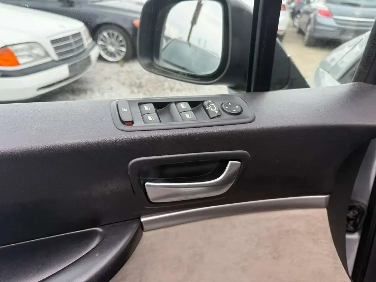 Gebraucht Peugeot 807 Premium 170 PS (125 kW) 2008 Lackierung aluminium grau Van / Kleinbus
