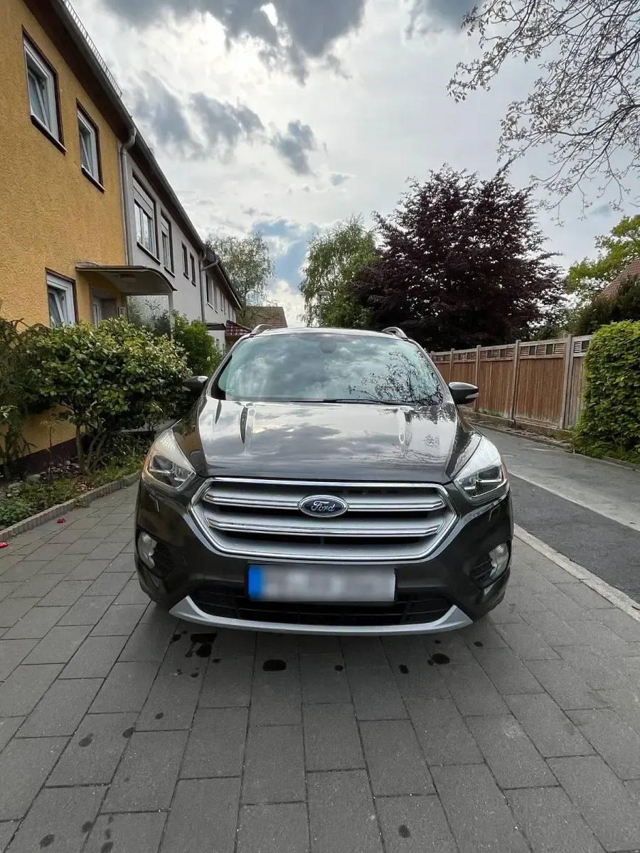 Second-hand Ford Kuga 150 CP (110 kW) 2016 Gri SUV